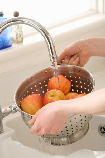 Tẩy rửa hoa quả không an toàn sẽ gây hại cho sức khỏe bằng máy rửa siêu âm