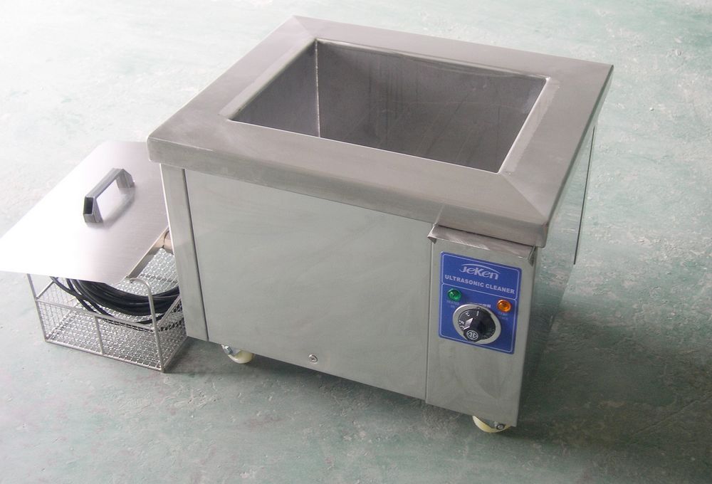 Bể rửa siêu âm thiết kế nhỏ gọn, thuận tiên cho việc sử dụng và cất giữ